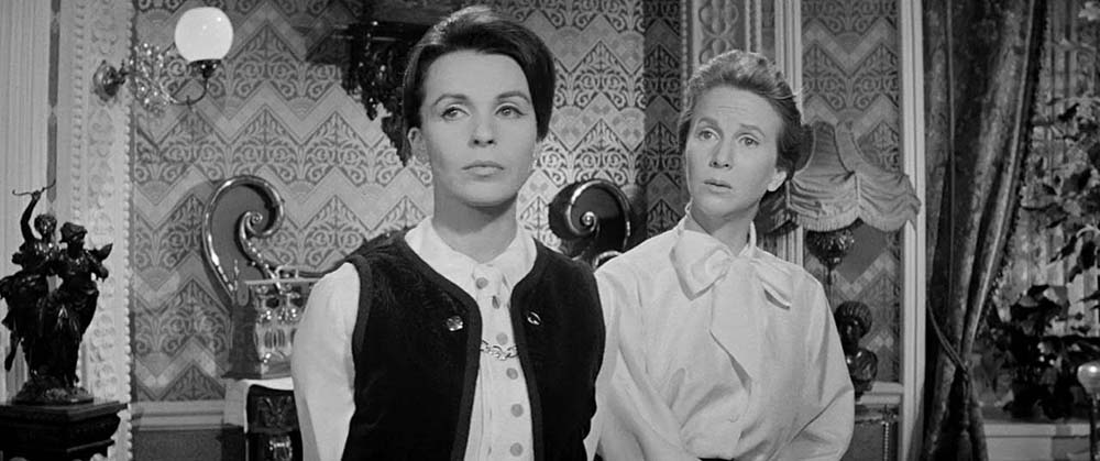 Claire Bloom, Julie Harris - The Haunting (1963)