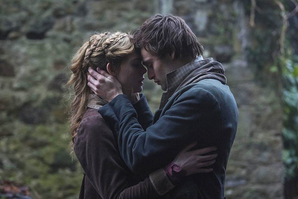 Elle Fanning, Douglas Booth - Mary Shelley (2017)